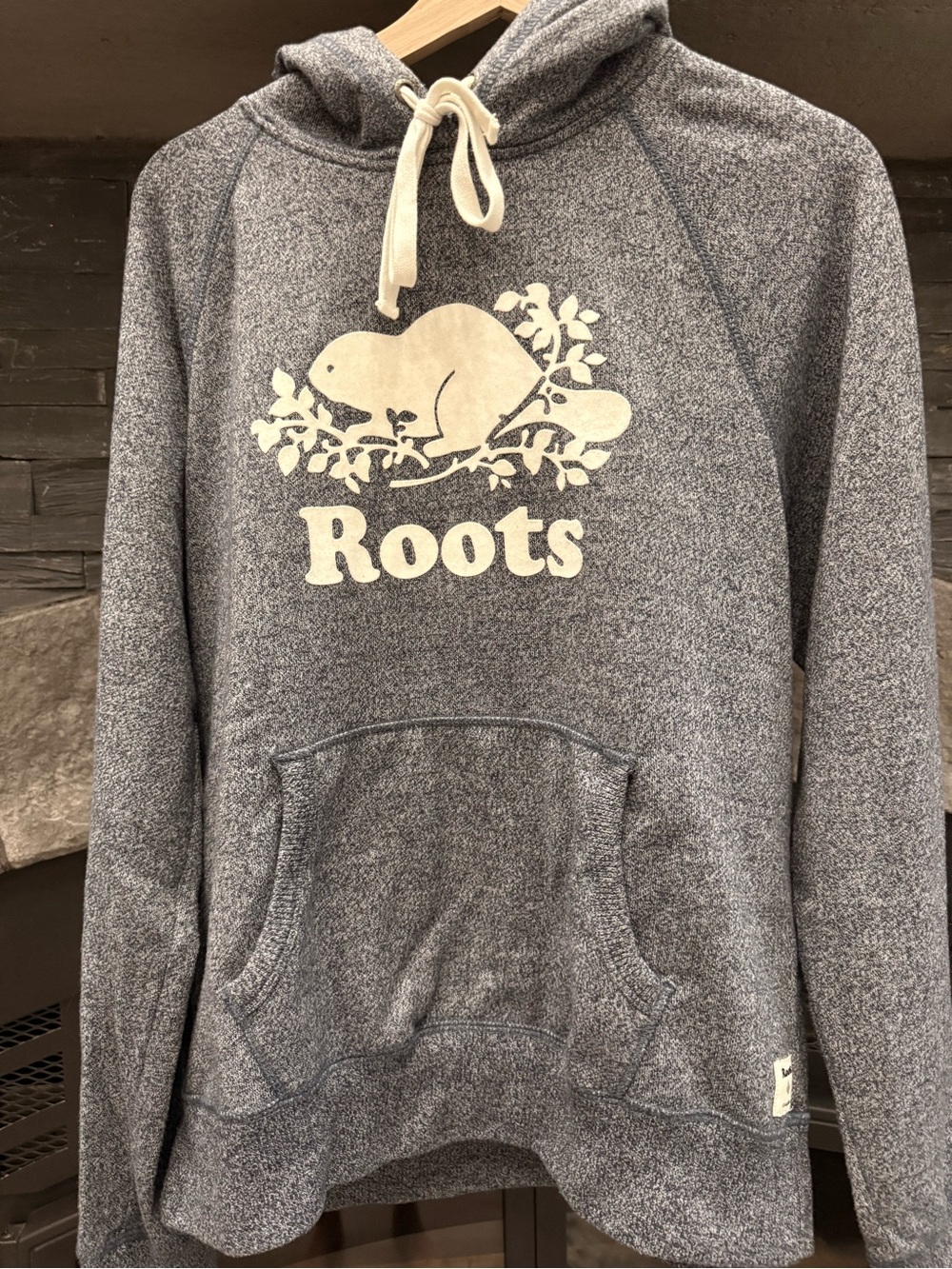 Roots Gray Heather Hoodie with Cream Beaver Logo could be Women’s or Men’s - Picture 5 of 5